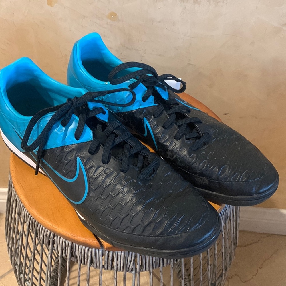 Nike Men’s Black and Teal Training Shoes